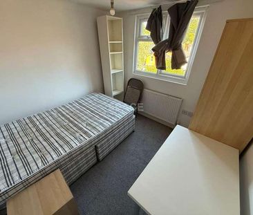 Grange Avenue, University, RG6 - Photo 2