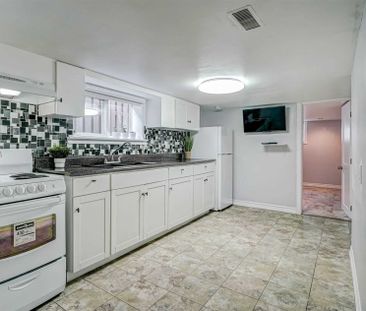 For Lease - 72 Corbett Avenue, Toronto, Ontario - Photo 2