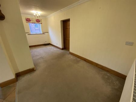 3 bedroom semi-detached house to rent - Photo 2