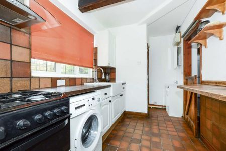 3 bedroom semi-detached house to rent - Photo 3