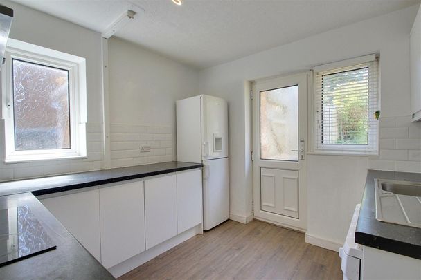 Meadow Way, Kings Langley - Photo 1