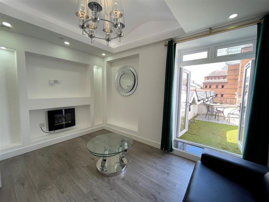 The Parade, Roath, Cardiff - Photo 1