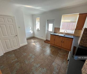3 bedroom end of terrace house to rent - Photo 4