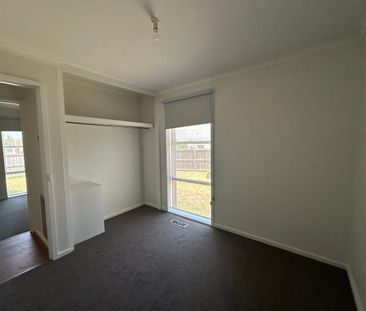 NEW KITCHEN AND FRESHLY PAINTED! - Photo 6