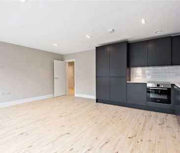 An exceptionally stylish apartment in and ideal Sevenoaks location. - Photo 1