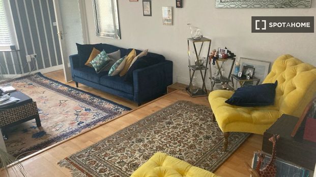 Room for rent in shared 3-bedroom house in Dublin - Photo 1