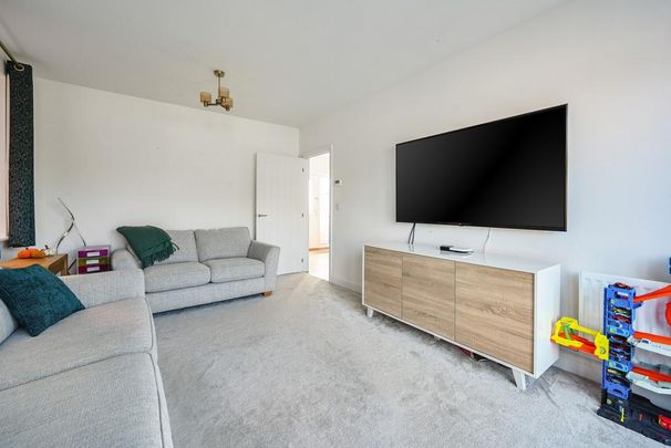 4 bedroom detached house to rent - Photo 1