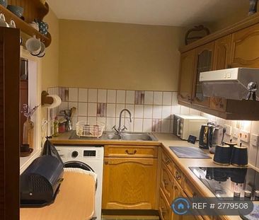 1 bedroom in a flat share to rent - Photo 4