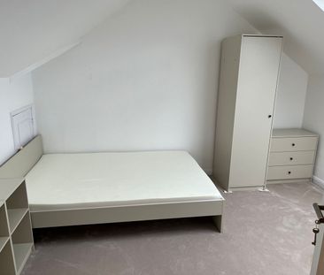 Room in a Shared House, Sandringham Road, IG11 - Photo 2