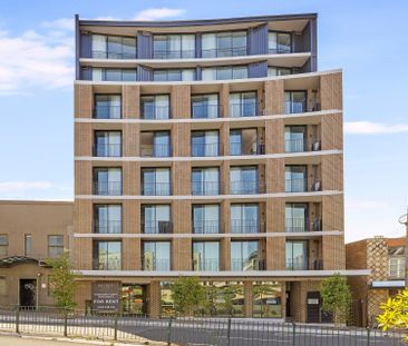 Modern | Furnished, designer studio for lease - Photo 6