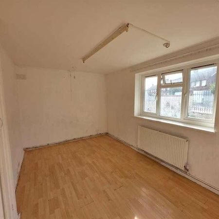 Langdon Crescent, London, E6 - Photo 3