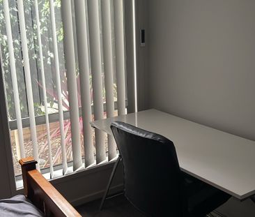 Lovely Banks - Photo 2