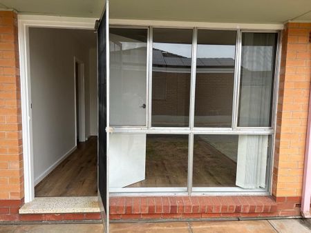 Cosy One Bedroom Unit with Undercover Parking! - Photo 5