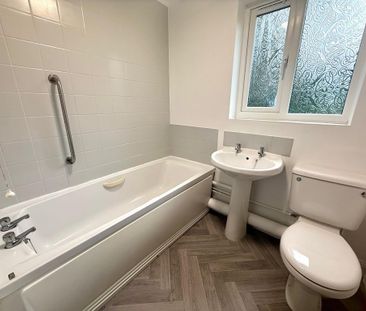 2 bedroom ground floor flat to rent - Photo 5