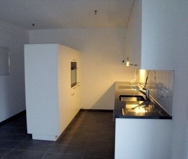 Ultra-modern 4.5-room penthouse apartment in Boll - Photo 2