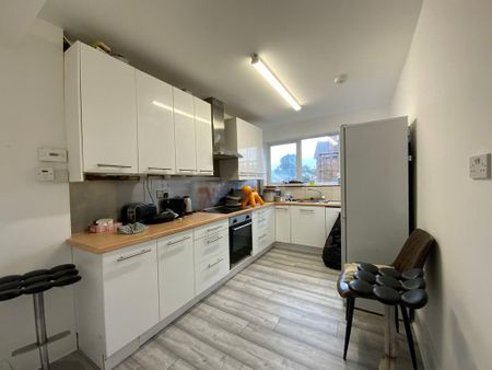 1 bedroom in a house share to rent - Photo 5