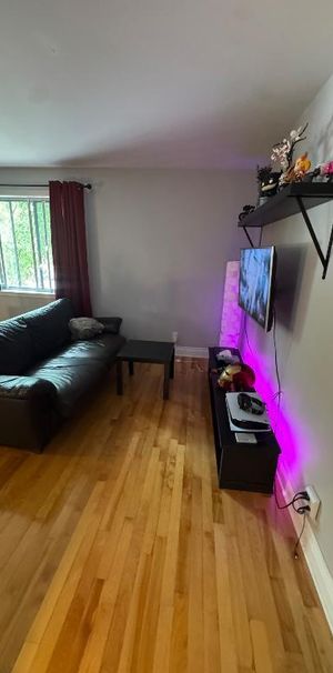 TRÈS GRAND 3 1/2 à louer à Cartierville adj. Ville St-Laurent - Photo 1