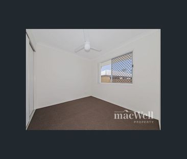 Spacious Family Living in the Heart of Yarrabilba - Photo 3