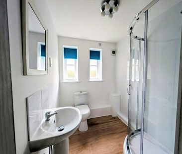 Semi-detached house to rent on - Photo 4