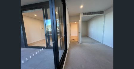 Nearly New 1 Bedroom Apartment located beside central heart of Leichhardt - Photo 4
