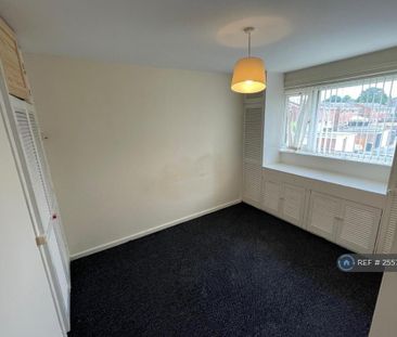 3 bedroom end of terrace house to rent - Photo 1