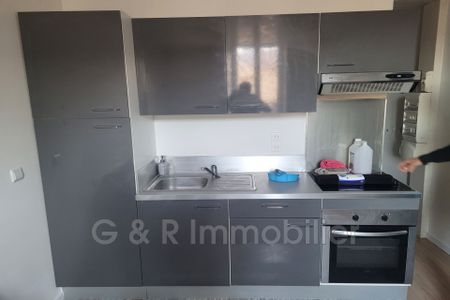 Location Appartement 1 pièce 18m² CUGES LES PINS 13780 - Photo 3