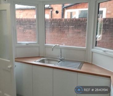 3 bedroom semi-detached house to rent - Photo 3