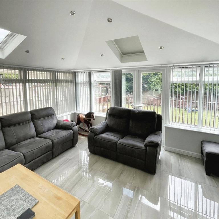 4 bedroom detached house to rent - Photo 1