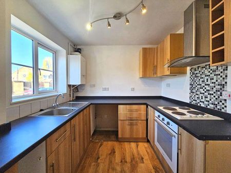 2 bedroom semi-detached house to rent - Photo 4