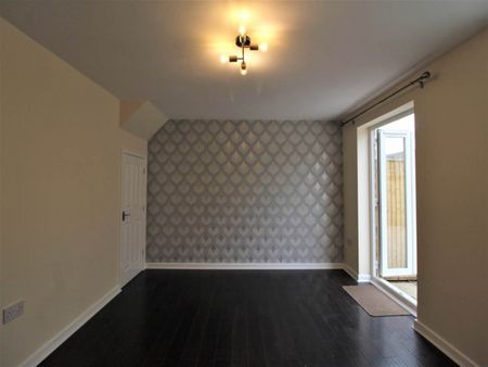 3 Bedroom End of Terrace For Rent - Photo 5