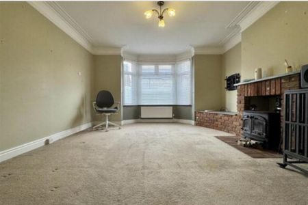 4 bedroom semi-detached house to rent - Photo 2