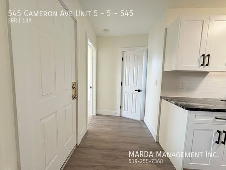 SPACIOUS 2 BEDROOM/1BATH APARTMENT IN RENOVATED BUILDING + HYDRO - Photo 5