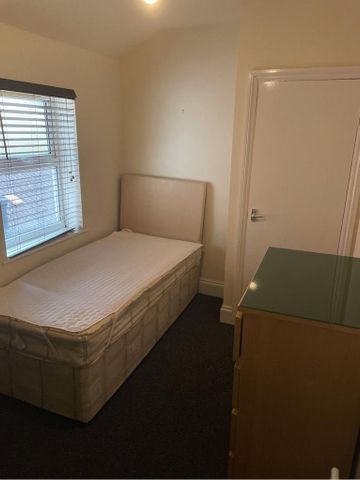 4 bedroom terraced house to rent - Photo 2