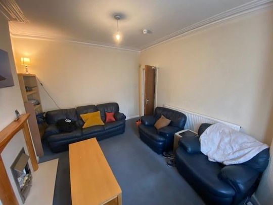 4 bedroom private hall to rent - Photo 1