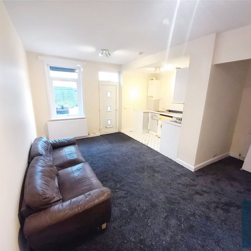 Longley Road, Almondbury, Huddersfield, HD5 - Photo 1