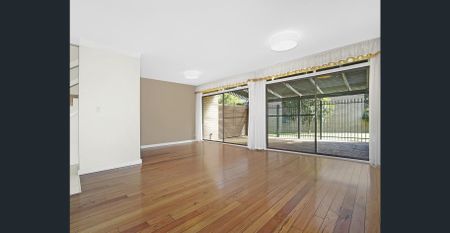 Townhouse set in a peaceful & leafy complex - Photo 4