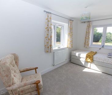 3 bedroom semi-detached house to rent - Photo 5