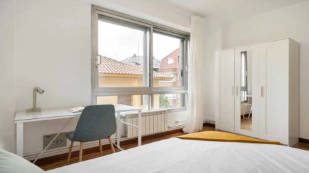 Room in a shared 10-bedroom apartment for rent in Atalaya. - Foto 2