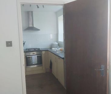 4 bedroom terraced house to rent - Photo 2