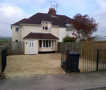 4 Bed House - Semi-Detached - Photo 1