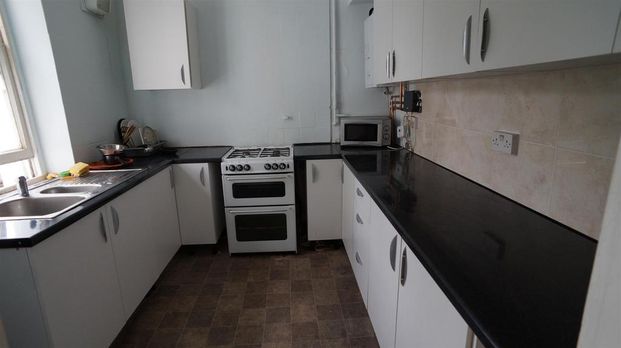 8 bedroom house share to rent - Photo 1