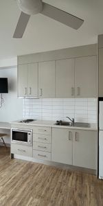 Spacious studio apartment for lease - Photo 4