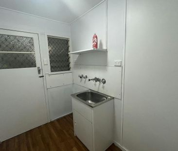 CHARMING HOME FOR RENT IN BARNEY POINT WITH 5KW SOLAR AVAILABLE NOW! - Photo 4