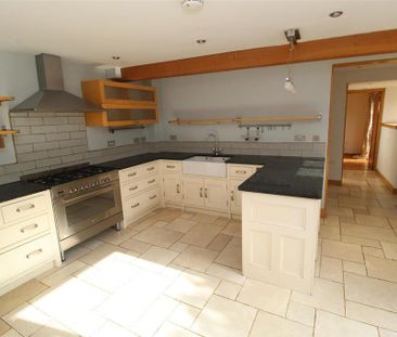 3 bedroom semi-detached house to rent - Photo 4