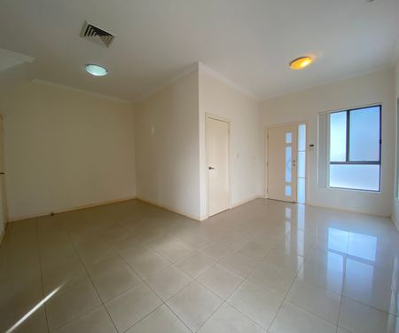 Spacious Four Bedroom Home With Ducted Air Conditioning Throughout - Photo 4