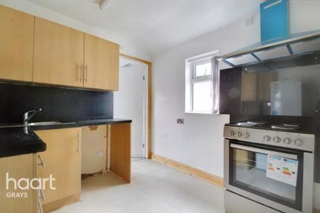4 bedroom flat to rent - Photo 3