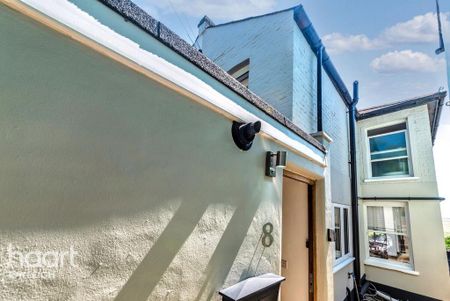 2 bedroom semi-detached house to rent - Photo 2