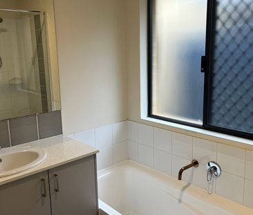 142 Pleasantview Parade, Baldivis WA 6171 - House For Rent | Domain - Photo 5