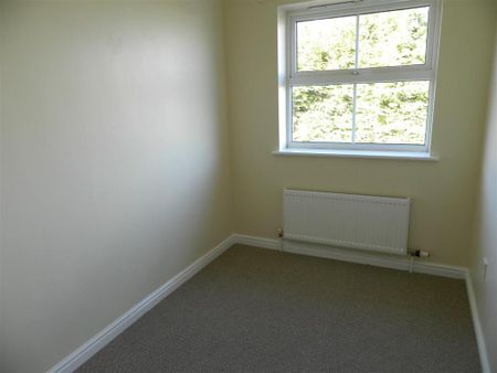 3 bedroom semi-detached house to rent - Photo 5