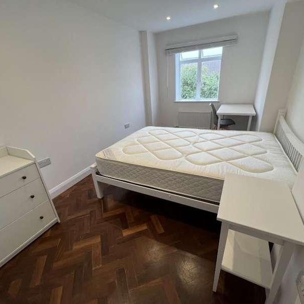 Student Apartment Near St Lukes Campus - Warren House, Magdalen Road, EX2 - Photo 1